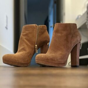 Kors tan suede boots/booties with gold hardware and high block heel - size US 8